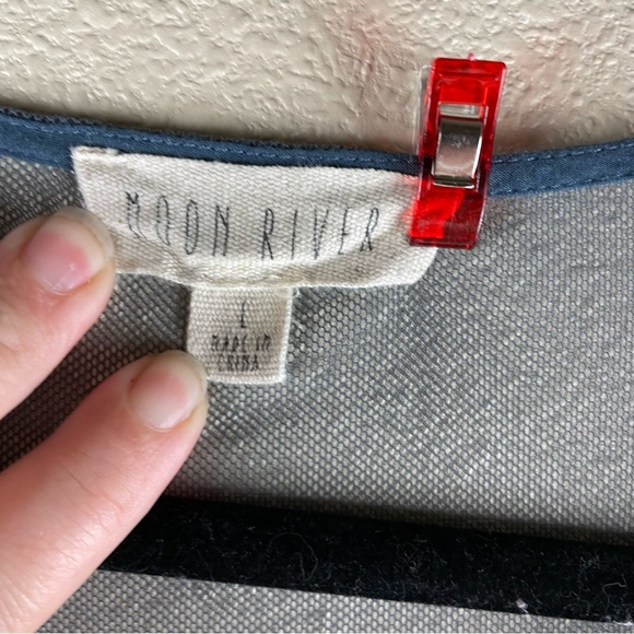 Moon River Mesh Embroidered peasant top size large - Picture 3 of 8